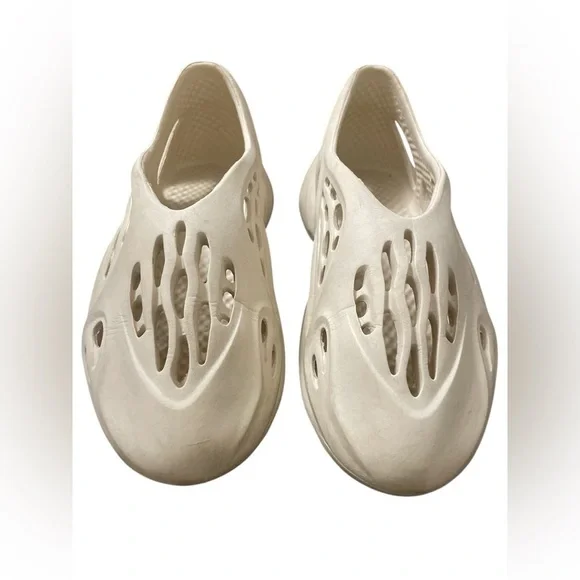 YEEZY FOAMRUNNER - Picture 3 of 4